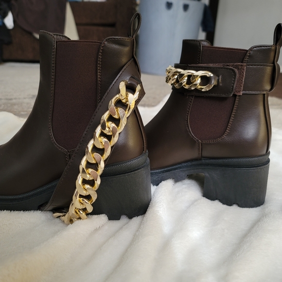 🥰BEST SELLER 🥰 Gabrielle Brown Chain boots - Picture 7 of 7